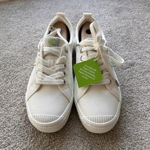 NWT- Cariuma The OCA sneaker